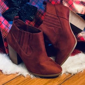 7.5 Forever 21 burgundy booties